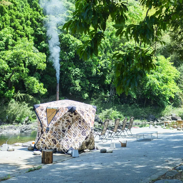 川辺でのんびり、テントサウナ